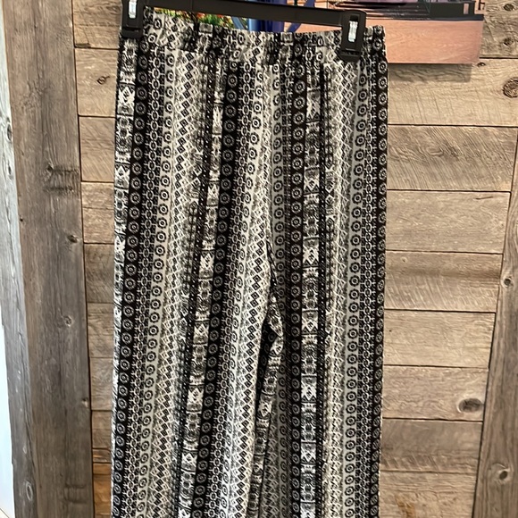 Cute summer wide leg pants in size S - Picture 3 of 4